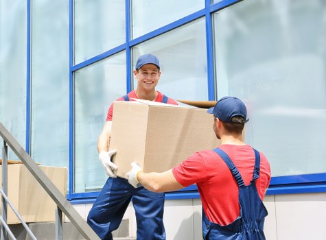 Professional packing and unpacking services in Shoreditch for a smooth home move