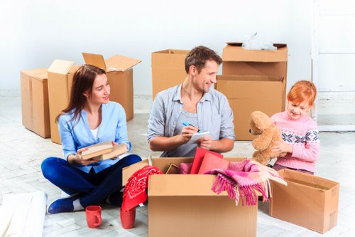 Shoreditch property access and moving logistics