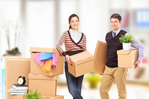 Efficient moving truck service in Shoreditch for local moves