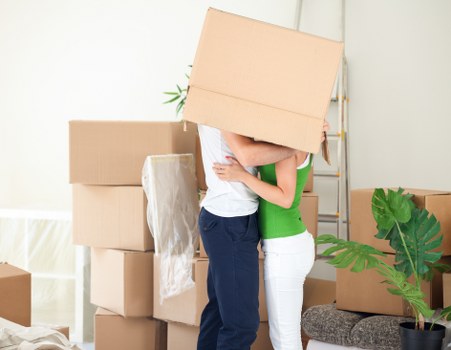 Removal vehicle loaded safely with secured items